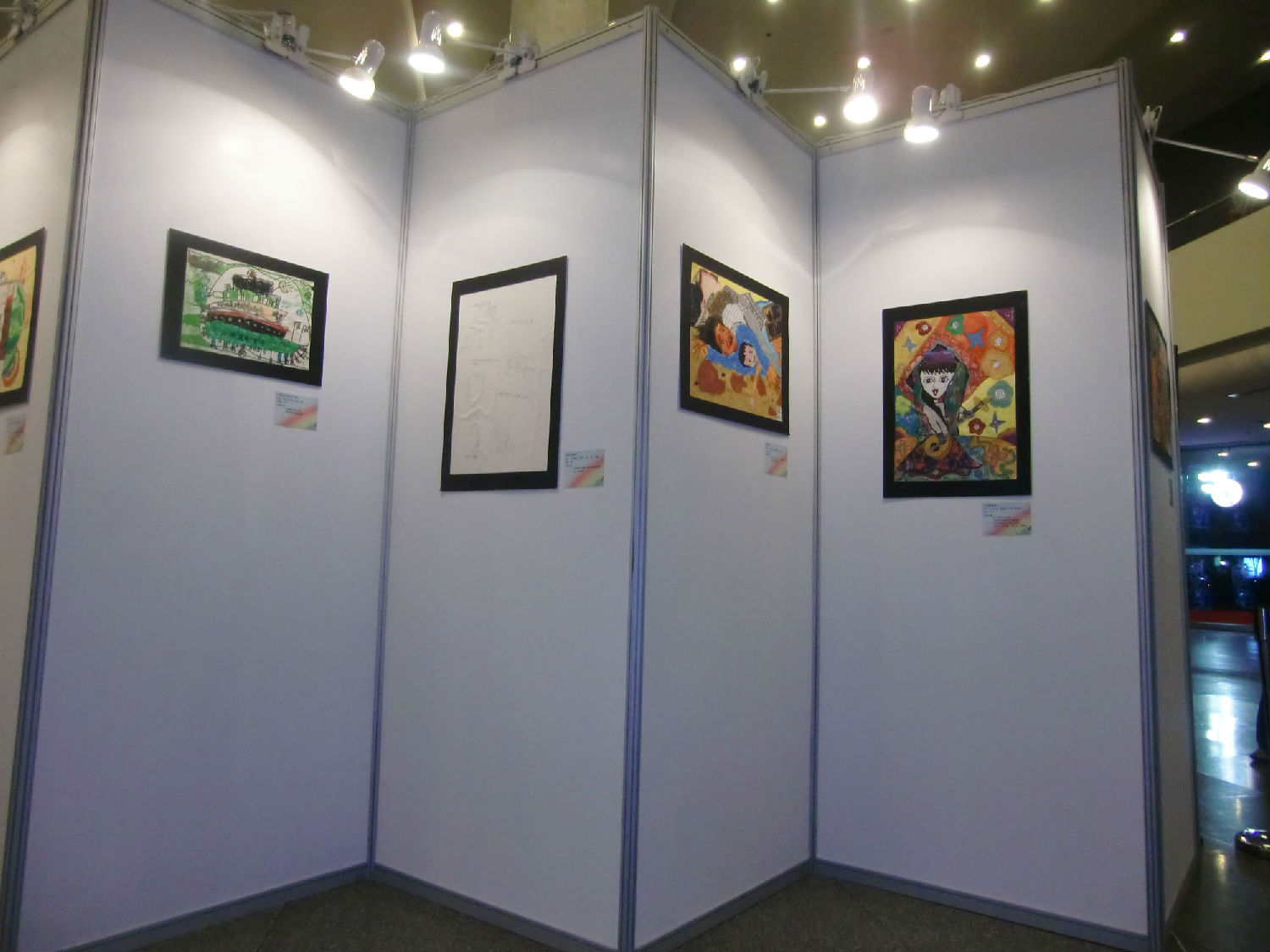 立欣折疊展板生產(chǎn)廠家