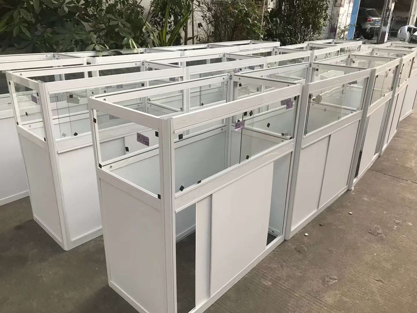 八棱柱展柜生產廠家